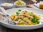 10-Minute Spaghetti Aglio e Olio Recipe: Simple & Delicious