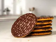 60p Cheaper Supermarket Chocolate Digestive Tastes as Good as McVitie's