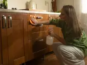 89p washing-up liquid cleans greasy kitchen cabinets in 2 minutes