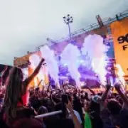 90s Fest Chaos: Fans Face Hour-Long Toilet Queues in Sheffield