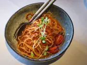Add Caster Sugar for Richer Tomato Pasta Sauce, Reveals Recipe