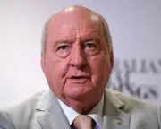 Alan Jones prosecutors argue pattern of targeting younger men