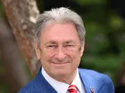 Alan Titchmarsh Reveals Expert Tips for Summer Rose Blooms