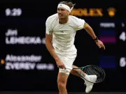 Alexander Zverev Match Suspended at Wimbledon Due to Curfew