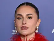 Amber Davies Has Audience Member Removed for Filming Legally Blonde