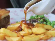 American Admits He Was Wrong About British Food After First Pub Meal