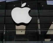 Apple Becomes Second $5tn Company as AI Stocks Slide
