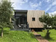 Apple Tree Lodge: Eco-Friendly Holiday with Hot Tub in Brecon Beacons