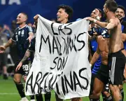 Argentina Players Celebrate World Cup Win with Falklands Banner
