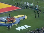 Argentina players turn backs on Spain's World Cup trophy lift