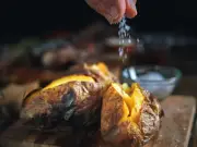 Baking soda secret: fluffier jacket potatoes with one simple ingredient