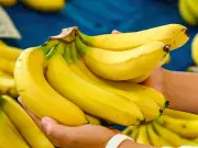 Bananas Last 3-5 Days Longer With Cling Film Stem Wrap Trick