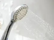 Banish Limescale from Shower Glass with Vinegar: Expert Tip