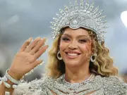 Beyoncé Fans Worry After Viral Clip Suggests Double Knee Surgery