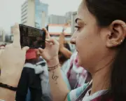 Birds of War Review: War Journalists Find Love Amid Ruins