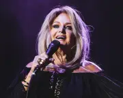 Bonnie Tyler: 80s Pop Legend Dies Aged 75 – A Career of Two Bursts of Global Success