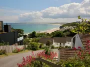 Carbis Bay: UK Beach with Mediterranean Vibes Draws Crowds