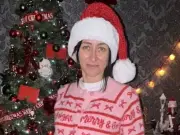 Christmas-Obsessed Mum Decorates Tree in July, Saves £800 on Gifts