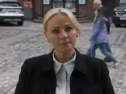 Coronation Street fans fear for Lisa Connor-Swain over painkiller scene