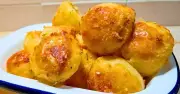 Crispier Roast Potatoes: Add Semolina Flour Before Cooking