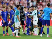 Croatia Fans Hurl Bottles After Disallowed Goal vs Portugal in World Cup