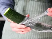 Cucumbers Stay Fresh for 19 Days with Paper Towel and Zip-Lock Bag