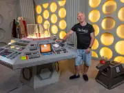 Doctor Who fan spends £30,000 building full-size Tardis in garden