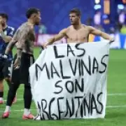 Downing Street urges Fifa to investigate Argentina's Falklands banner