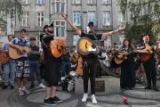Dublin musicians honour Glen Hansard at memorial busk