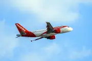 EasyJet agrees to rival £5.7bn takeover bid by US giant Apollo