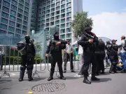 England Team Faces Hostile Welcome in Mexico City Ahead of World Cup Clash