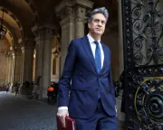 Ex-Treasury Adviser Stern Urges Burnham to Make Miliband Chancellor