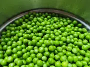 Expert reveals restaurant trick to make frozen peas taste better than fresh