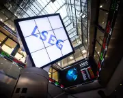 FTSE 100 hits record high as AI stocks slide