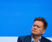 GB News Co-Owner's Hedge Fund Nearly Triples Fossil Fuel Investments to $2.8bn