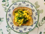 Gordon Ramsay's On-Off Heat Trick for Perfect Creamy Scrambled Eggs