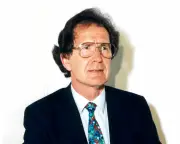 Gordon Read obituary: former keeper of the Royal Philatelic Collection dies at 86