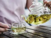 Green Tea Outranks Apples in Heart Health: Study Ranks Top 10 Flavanol Sources