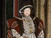 Henry VIII portrait 'proves time travel' with Greggs steak bake shoes