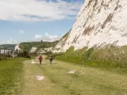 Hidden Beach and Shipwreck Near London: Dover Train Trip