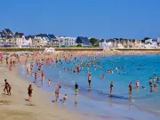Holiday Souvenir Could Cost France Tourists £1,300 Fine