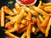 Homemade chips fluffy and extra crispy with one simple ingredient