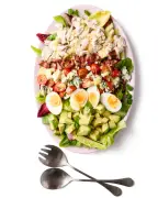 How to Make Cobb Salad: A Classic American Recipe with a Twist