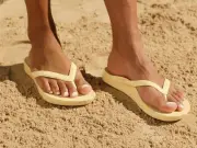 I Walk 10k Steps in Arch Support Flip Flops Jennifer Aniston Loves With No Pain