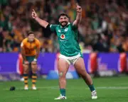 Ireland snatch dramatic Nations Championship win over Australia 33-31