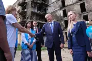 Irish Premier Hears Kyiv Locals' Stories of Russian Bombardment