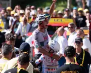 Isaac Del Toro Stuns Pogacar, Vingegaard to Win Stage 5 of Tour de France 2026