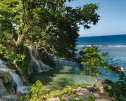 Jamaica's Beach Access Battle: Locals vs Billion-Dollar Tourism