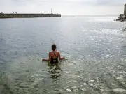 Jogger strips to save 'drowning' man, realizes he's scuba diver