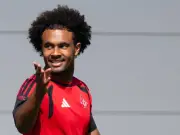 Joshua Zirkzee receives Juventus transfer call as Man United exit stalls